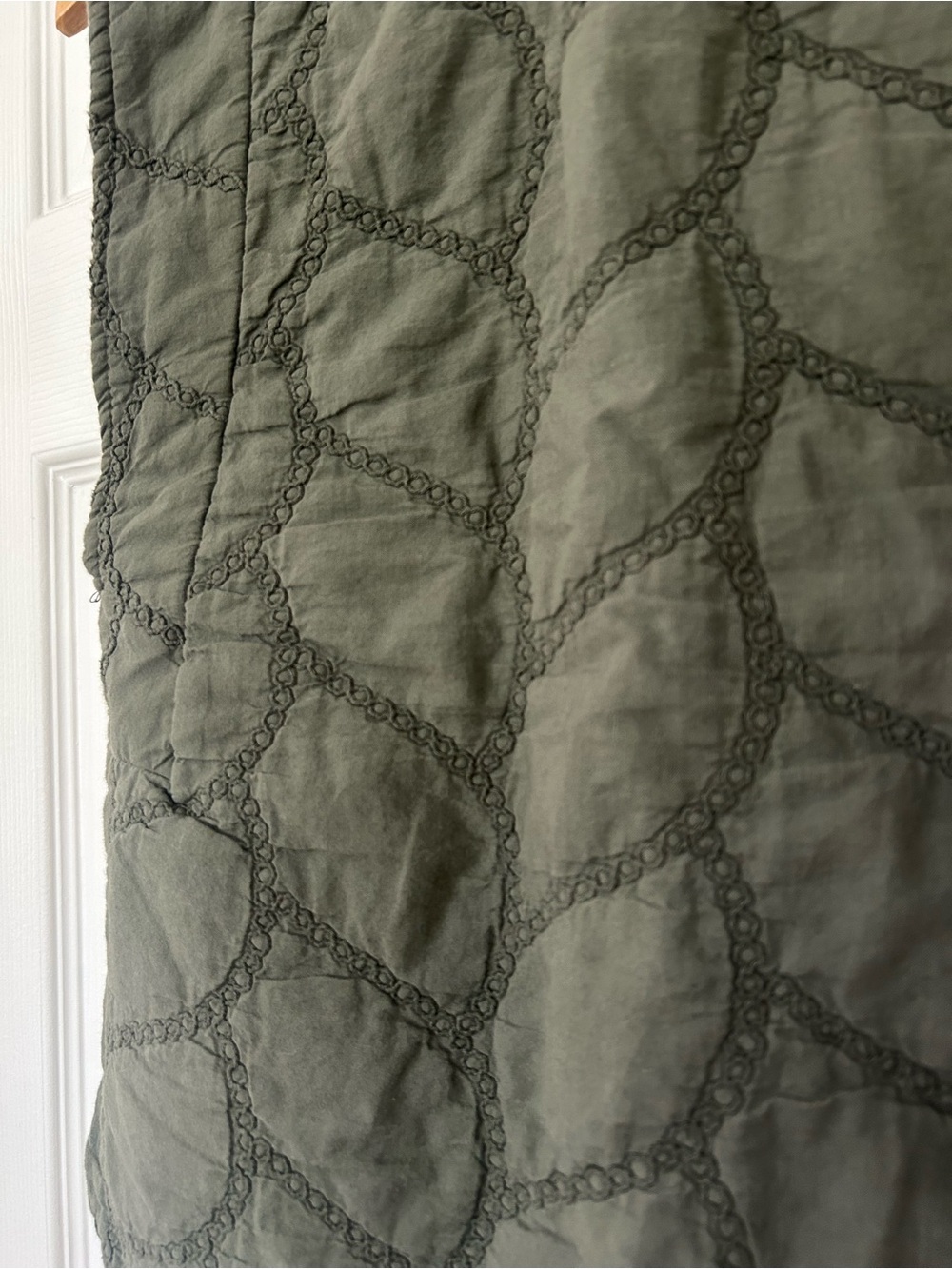 Quilted Olive Green Sleeveless Vest - Picture 3 of 6